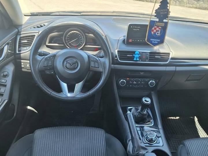 Mazda 3 1.5 benzinac