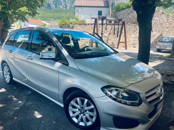 Mercedes B200