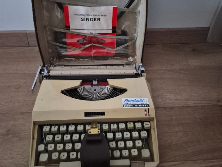 Retro pisaća mašina Singer (s koferom i uputstvima) - izvrsno stanje