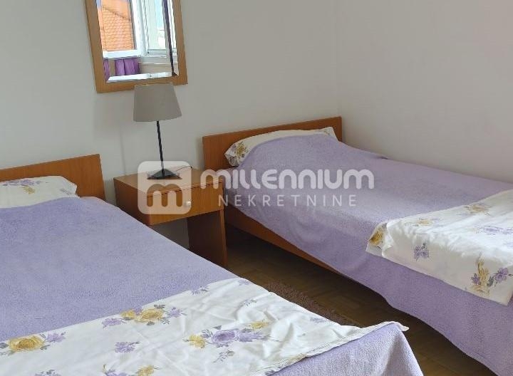 Otok Krk, Vrbnik, 69.89m2, 2S+DB s terasom i pogledom na more