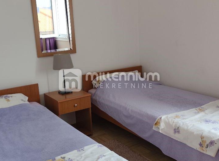 Otok Krk, Vrbnik, 69.89m2, 2S+DB s terasom i pogledom na more