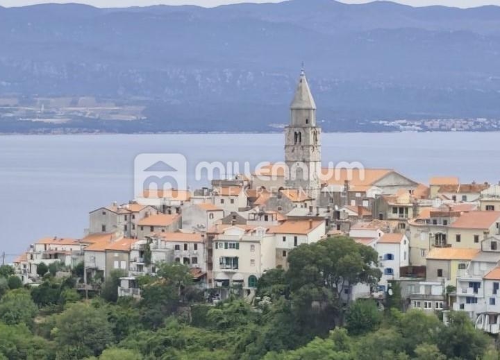Otok Krk, Vrbnik, 69.89m2, 2S+DB s terasom i pogledom na more