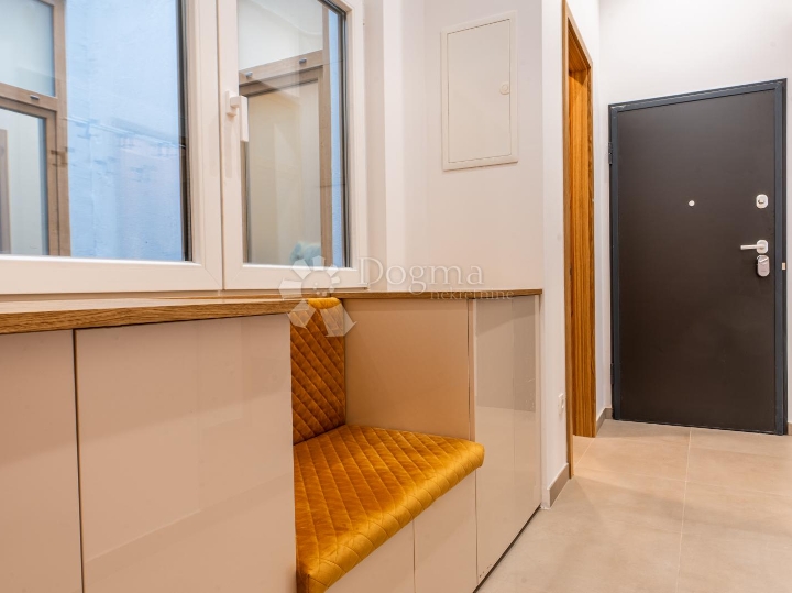 Rijeka, Centar, prekrasan novoadaptiran i namješten 2S+DB