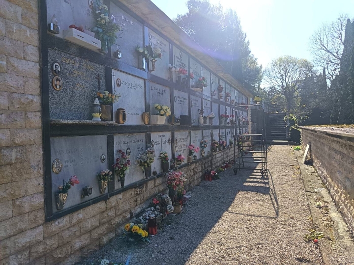 Prodajem jednostruku nišu na groblju Kozala