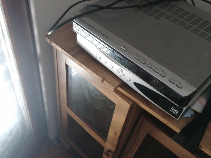 Prodajem DVD LG i receiver satelit
