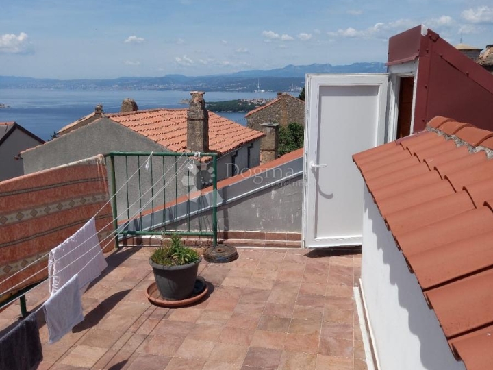 Omišalj, stari grad, kuća