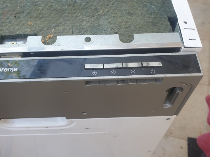 Ugradbena perilica posuđa Gorenje šir. 45 cm.