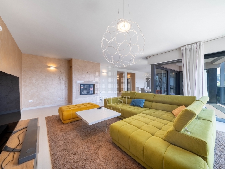 Istra, Rovinj - ekskluzivan penthouse s panoramskim pogledom na more i Rovinj