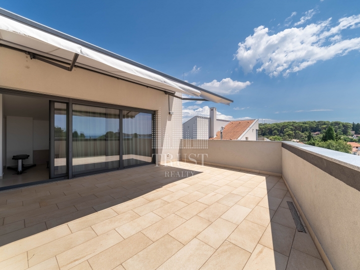 Istra, Rovinj - ekskluzivan penthouse s panoramskim pogledom na more i Rovinj