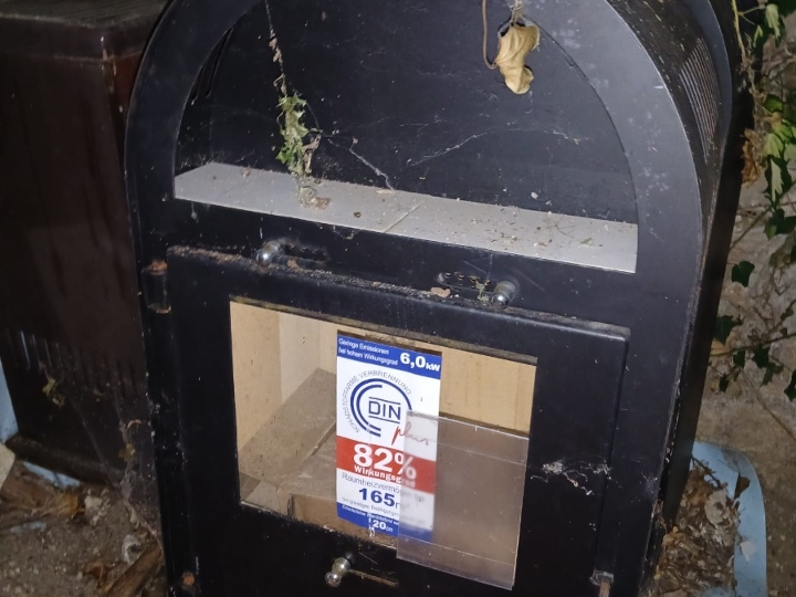 Nova peć na drva (mini kamin) 6 kW – Nekorištena, 82% iskoristivost!