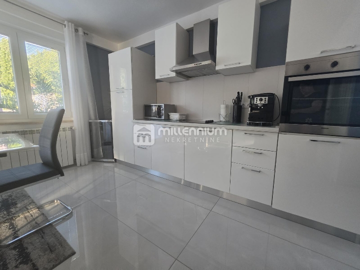 Crikvenica, 385m2, predivna kuća s bazenom