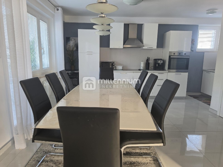 Crikvenica, 385m2, predivna kuća s bazenom