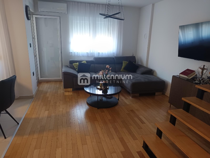 Viškovo, 144.10m2, prekrasan 5S+DB s terasom i pogledom