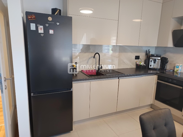 Viškovo, 144.10m2, prekrasan 5S+DB s terasom i pogledom