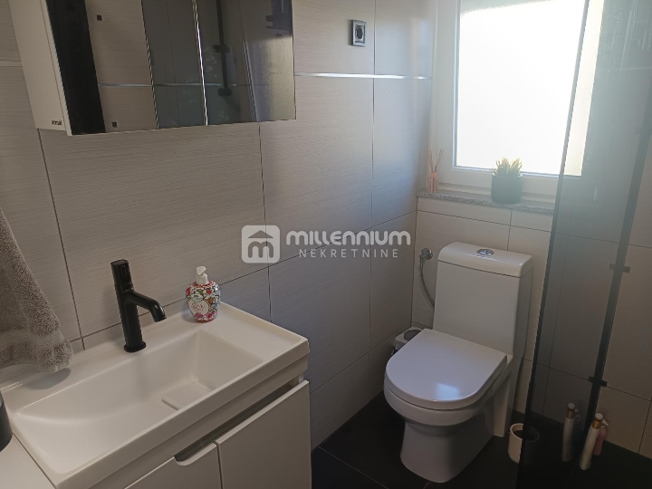 Viškovo, 144.10m2, prekrasan 5S+DB s terasom i pogledom