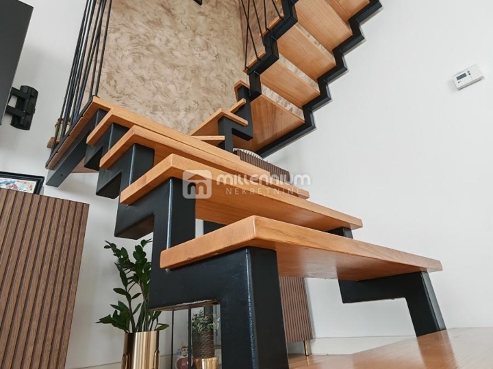 Viškovo, 144.10m2, prekrasan 5S+DB s terasom i pogledom