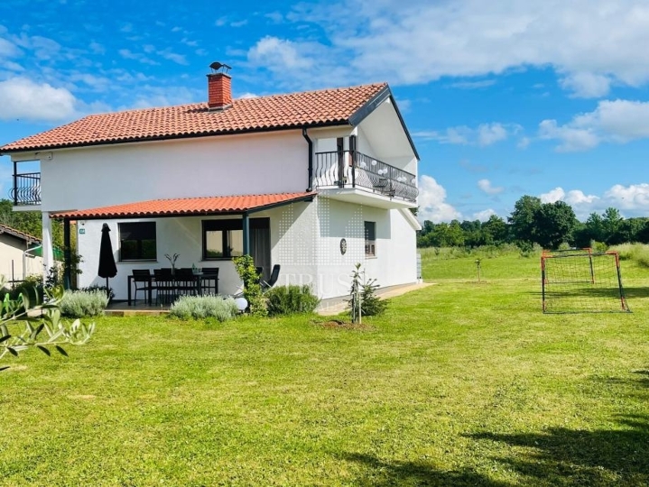 Pula — namještena kuća (160 m²) s maslinikom i mogućnošću dokupa građ. parcela