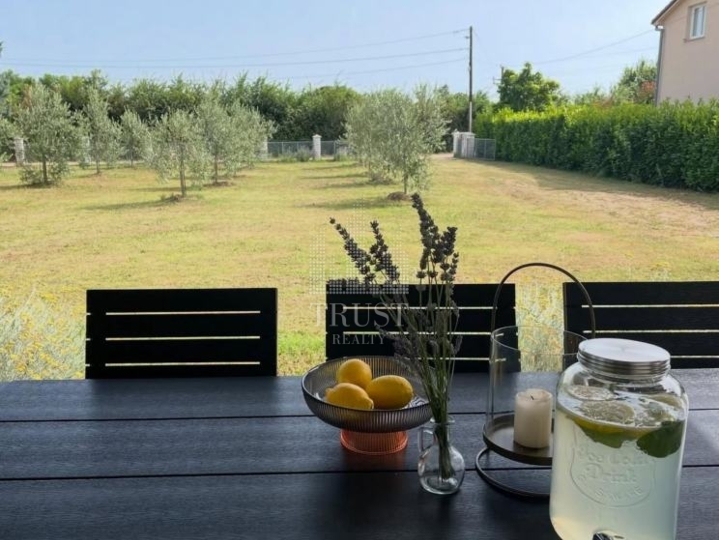 Pula — namještena kuća (160 m²) s maslinikom i mogućnošću dokupa građ. parcela