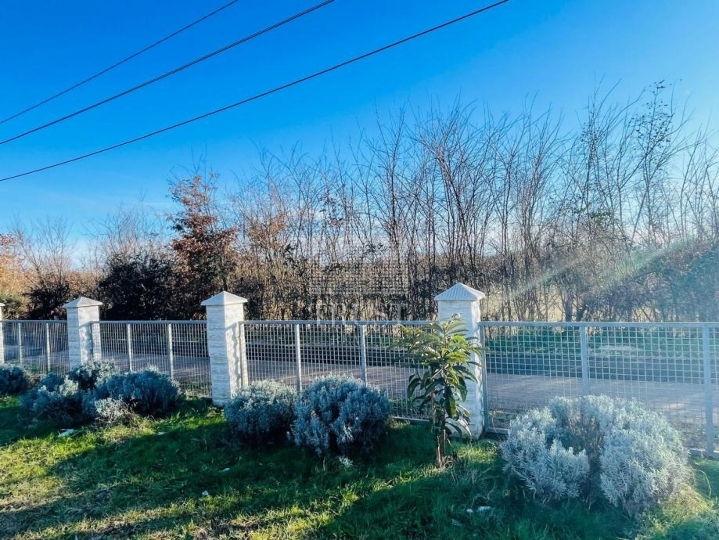 Pula, namještena kuća 160 m² s maslinikom, mogućnost dokupa građ. parcela