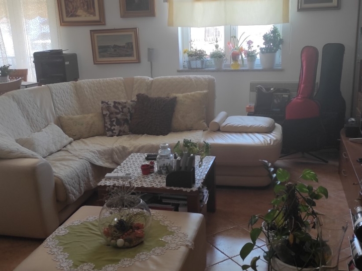 Rovinj –  dvosoban stan s dvije  garaže