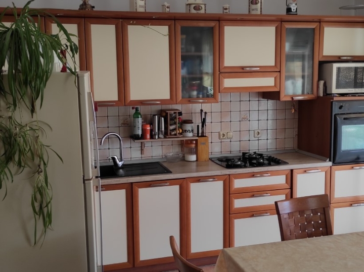 Rovinj –  dvosoban stan s dvije  garaže