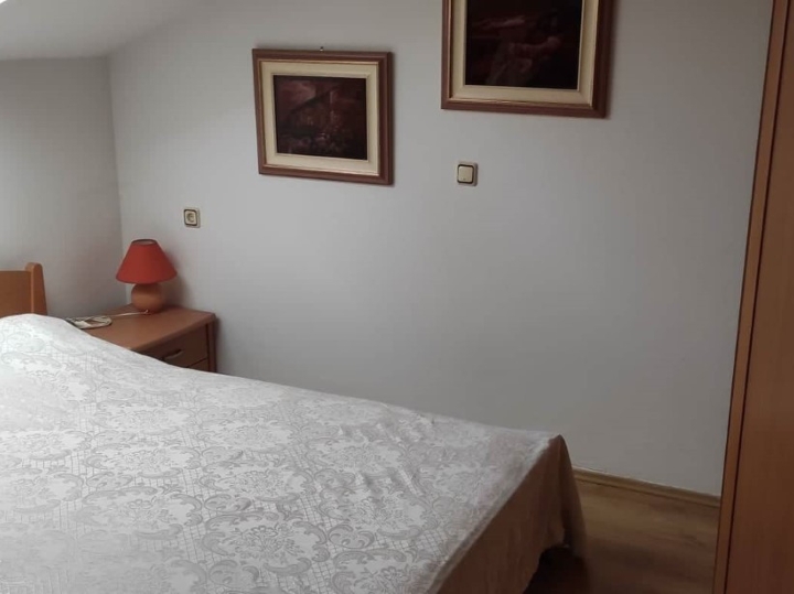 Rovinj –  dvosoban stan s dvije  garaže