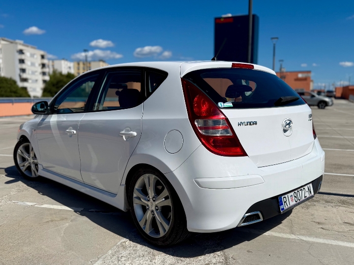 Hyundai i30 1.6 CRDi EcoSport | Reg. 06/2027 | Koža | Sport Look