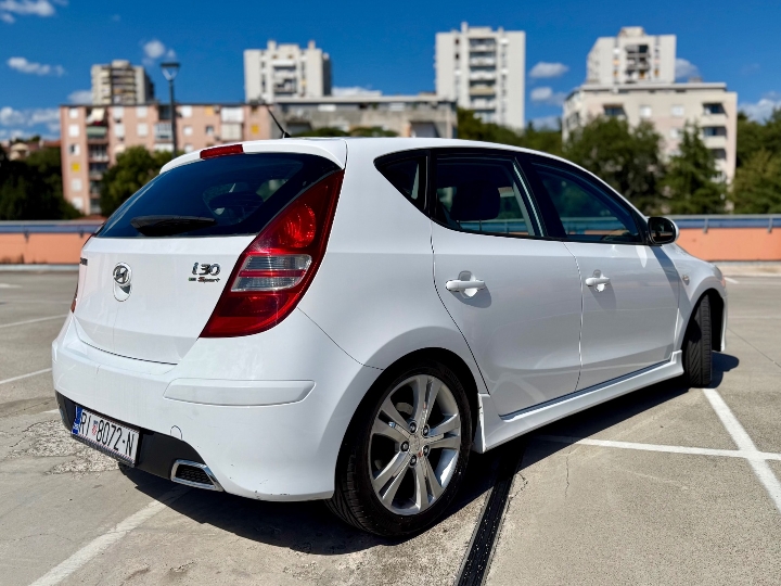 Hyundai i30 1.6 CRDi EcoSport | Reg. 06/2027 | Koža | Sport Look
