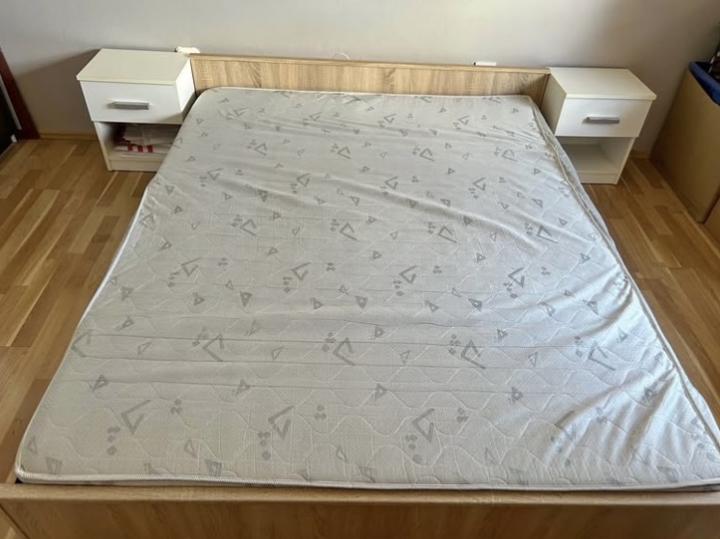 Prodajem krevet veličine 160x200 cm