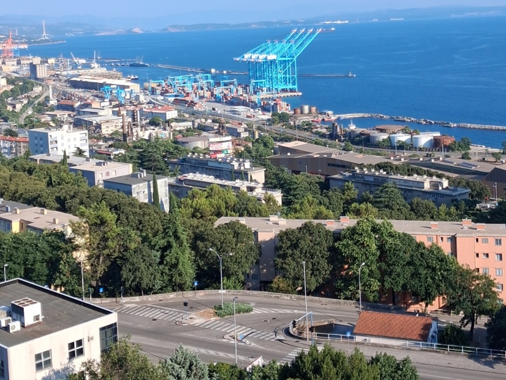 Turnić, 3S stan za adaptaciju. Prilika za investiciju ili za stalno.