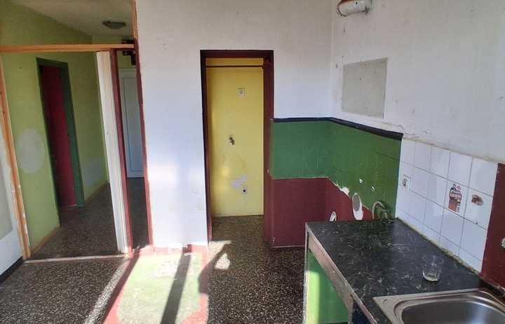 Turnić, 3S stan za adaptaciju. Prilika za investiciju ili za stalno.