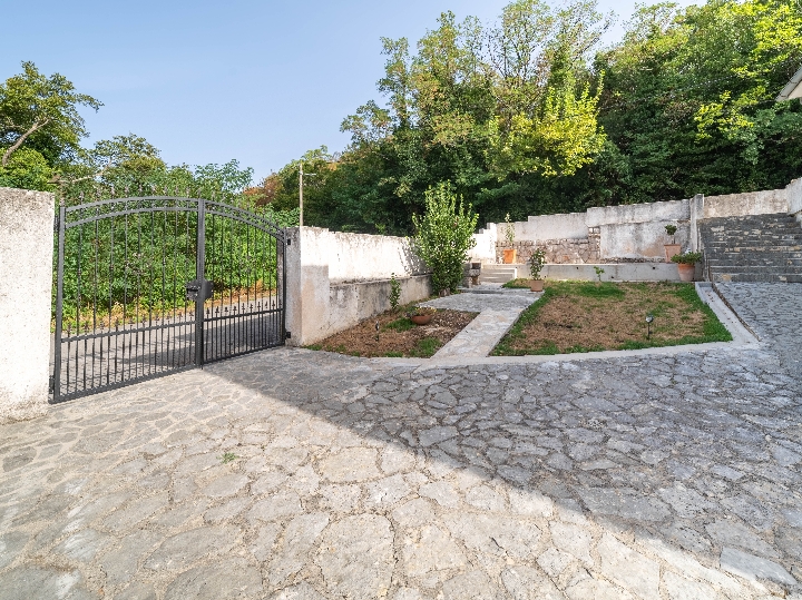 Bribir – novouređena kuća s dva stana!