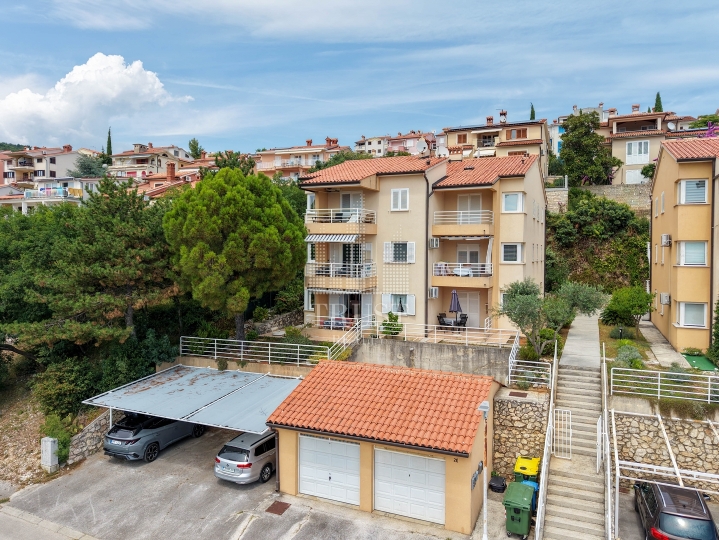 Labin, Rabac - stan u prizemlju, 2S+DB