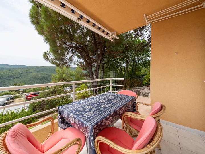 Labin, Rabac - stan u prizemlju, 2S+DB