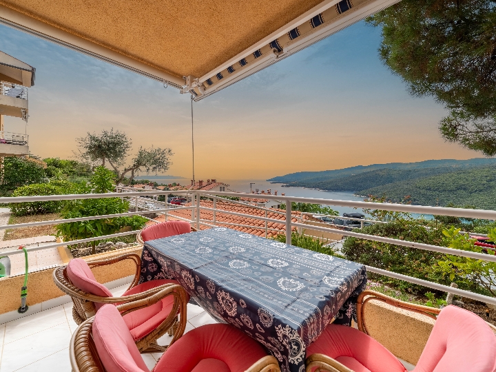 Labin, Rabac - stan u prizemlju, 2S+DB
