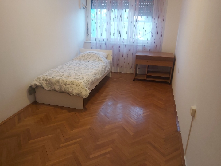 2S stan Krnjevo - 1. kat (jug), uredna zgrada s liftom
