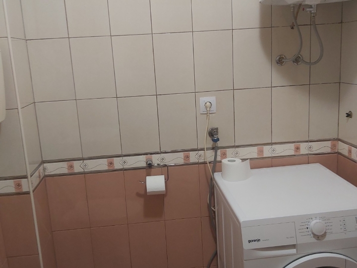 2S stan Krnjevo - 1. kat (jug), uredna zgrada s liftom