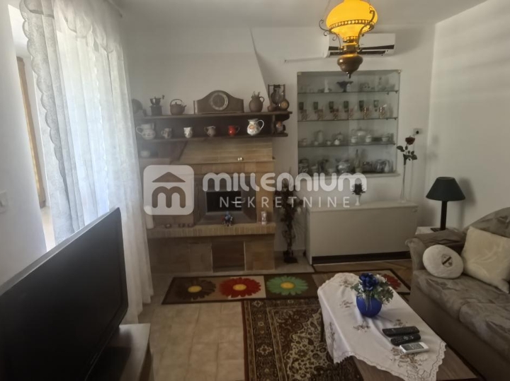 Otrok Krk, Garica, 176.89 m2, kuća s velikom okućnicom