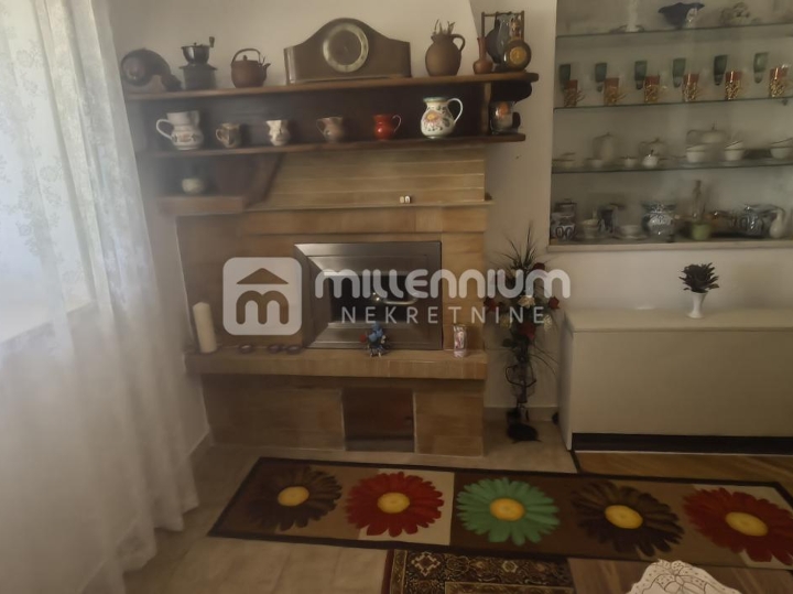 Otrok Krk, Garica, 176.89 m2, kuća s velikom okućnicom