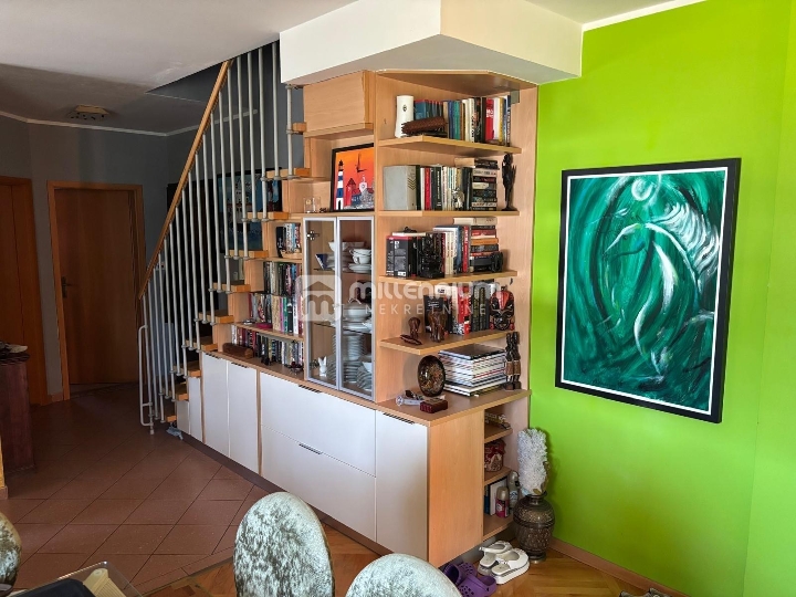 Rijeka, Srdoči, 85.59 m2, dvoetažni stan, 3S+DB