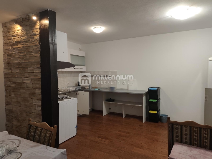 Zamet, dvoetažni 4-sobni stan, 114 m2, najam za 8 radnika, parking