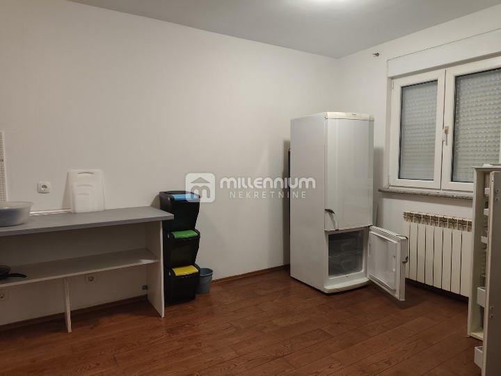 Zamet, dvoetažni 4-sobni stan, 114 m2, najam za 8 radnika, parking