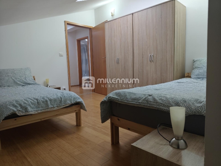Zamet, dvoetažni 4-sobni stan, 114 m2, najam za 8 radnika, parking