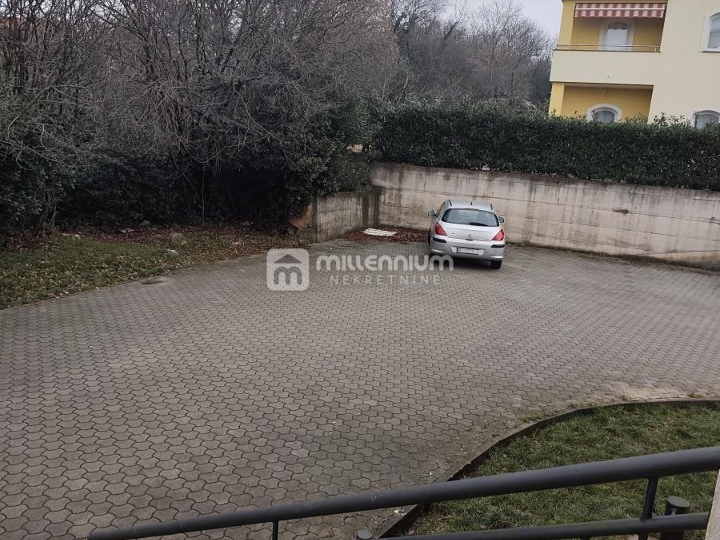 Zamet, dvoetažni 4-sobni stan, 114 m2, najam za 8 radnika, parking