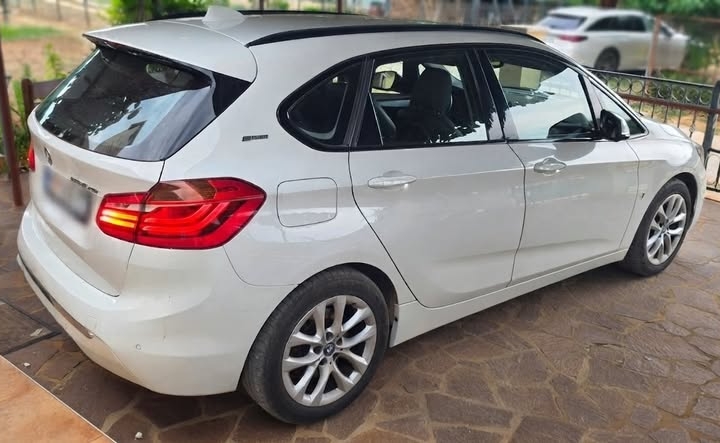 BMW 225xe 