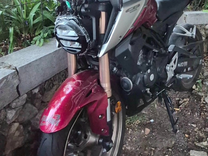 Honda CB125R (CBF 125 Neo Sports Cafe), 2021. god., karamboliran