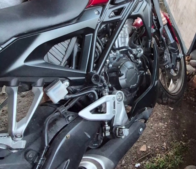 Honda CB125R (CBF 125 Neo Sports Cafe), 2021. god., karamboliran