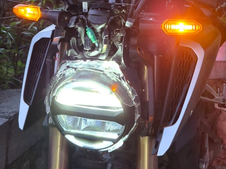 Honda CB125R (CBF 125 Neo Sports Cafe), 2021. god., karamboliran