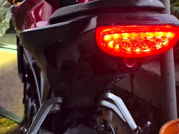 Honda CB125R (CBF 125 Neo Sports Cafe), 2021. god., karamboliran