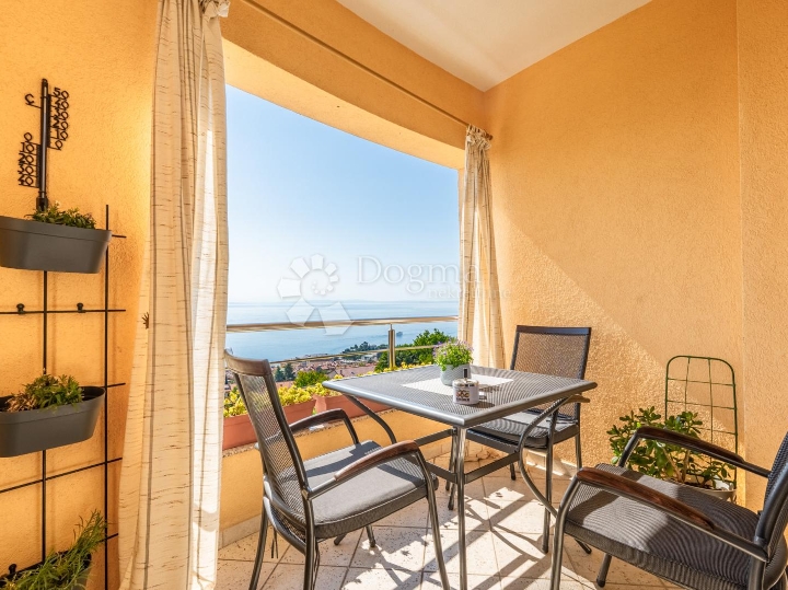 Opatija, dvoetažni stan s garažom